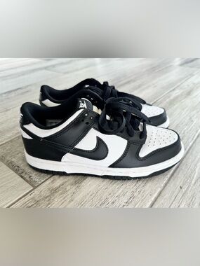 Nike Kids' Black/White Low-Top Dunk Sneakers - size 3.5Y